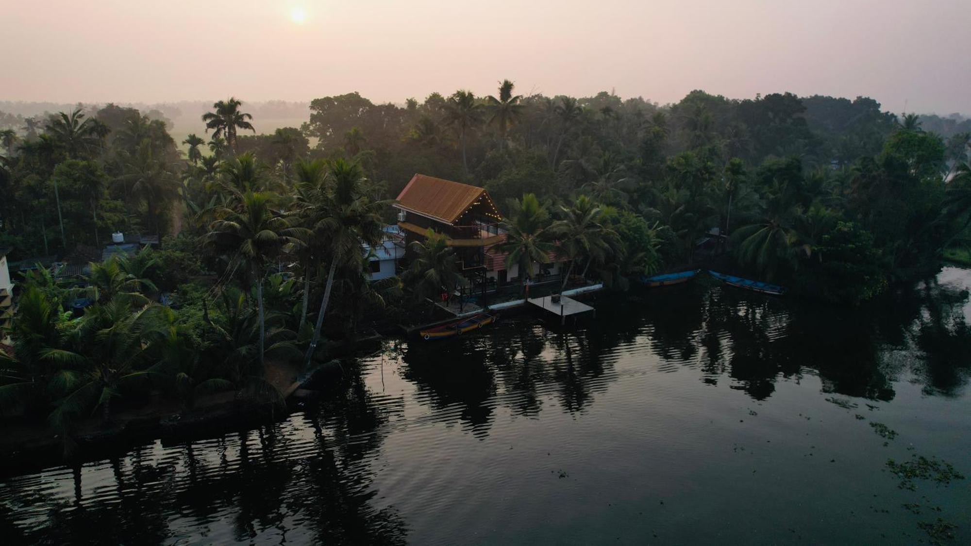 Апартаменти Tulsi Kayal Retreat Champakulam Екстер'єр фото