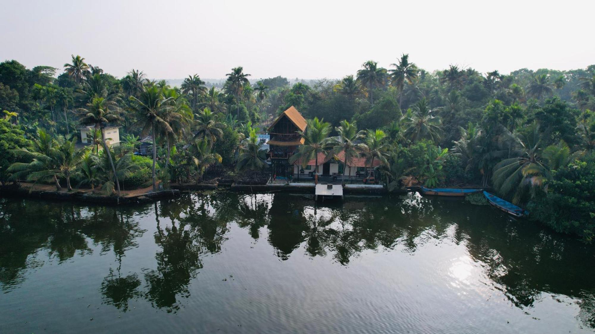 Апартаменти Tulsi Kayal Retreat Champakulam Екстер'єр фото