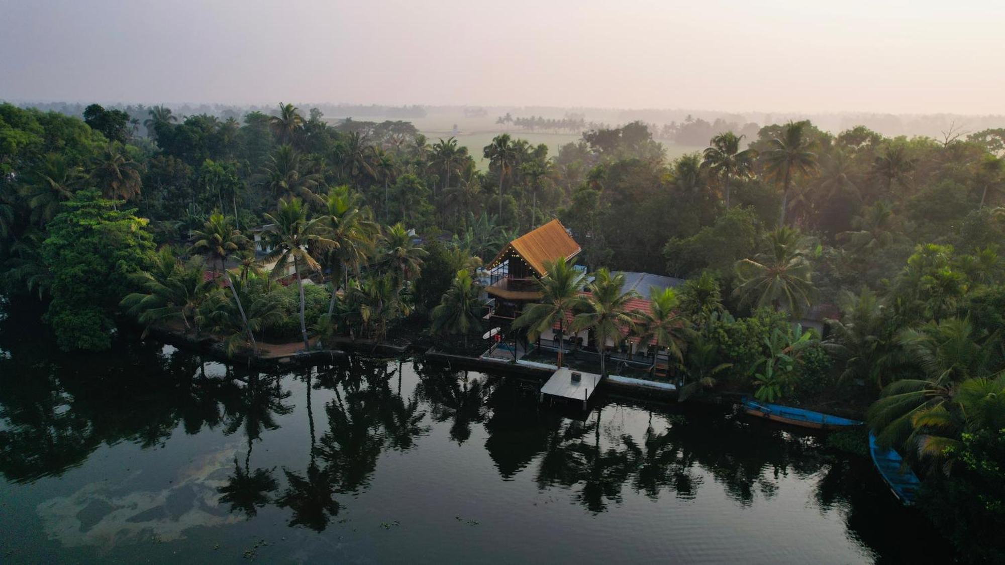 Апартаменти Tulsi Kayal Retreat Champakulam Екстер'єр фото